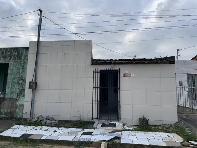 Imagem: A casa possui 3 Dormitórios, 1 Banheiro e está localizado