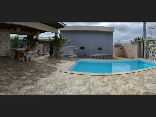 Imagem: A casa possui 4 Dormitórios, 2 Suítes, 4 Banheiros, 2 Vagas