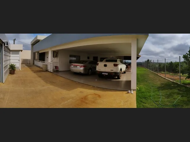 Imagem: A casa possui 4 Dormitórios, 2 Suítes, 4 Banheiros, 2 Vagas