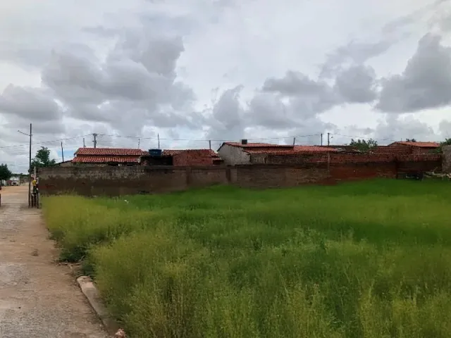 Imagem: O terreno possui 900m² de Área e está localizado em