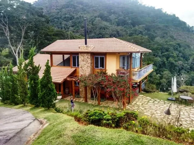 Imagem: Casa de Condomínio com 4 Quartos À Venda