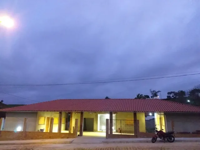 Imagem: O empreendimento possui 2 Banheiros, Acomodam 140 pessoas,