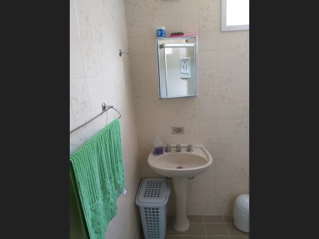 Imagem 5: Apartamento de 2 Quartos com Varanda no Segundo Andar com Vista para o Jardim Principal