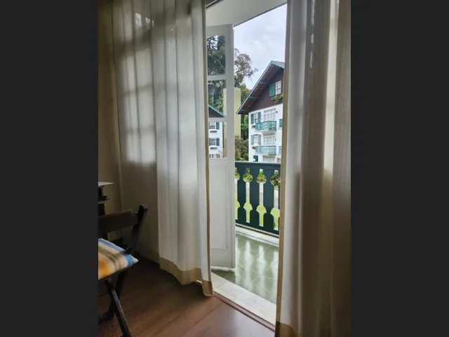 Imagem 8: Apartamento de 2 Quartos com Varanda no Segundo Andar com Vista para o Jardim Principal