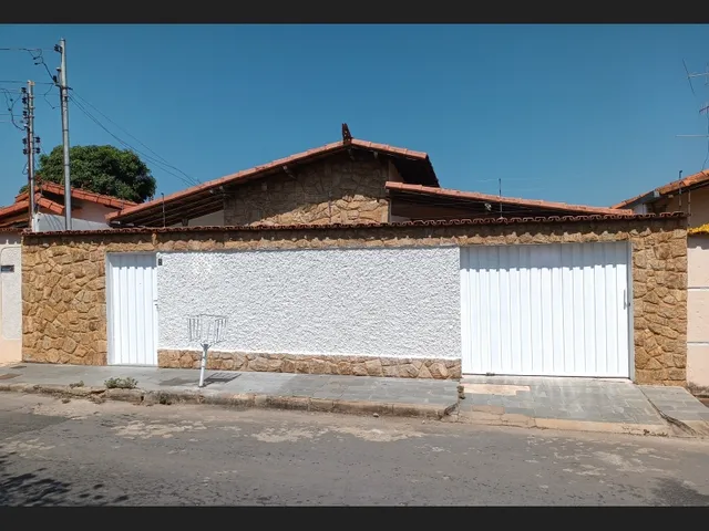 Imagem 1: Excelente Casa À Venda, com 2 Quantos, 2 Banheiros e 2 Vagas de Garagem