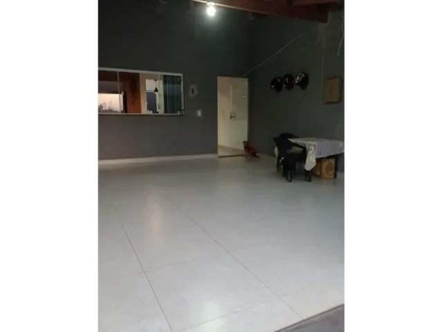 Imagem: A casa possui 2 Dormitórios, 1 Banheiro, 3 Vagas na