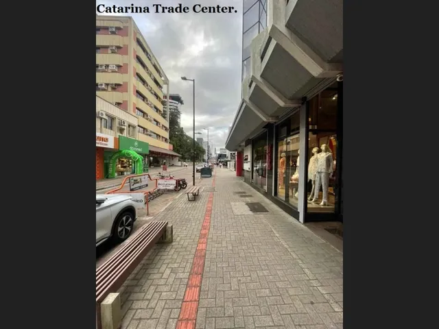 Imagem 3: Sala Comercial Térrea no Centro de Criciúma Catarina Gaidzisnki Trade Center