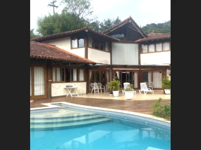 Imagem: Casa com 04 Dormitórios em Araras - Petrópolis/Rj