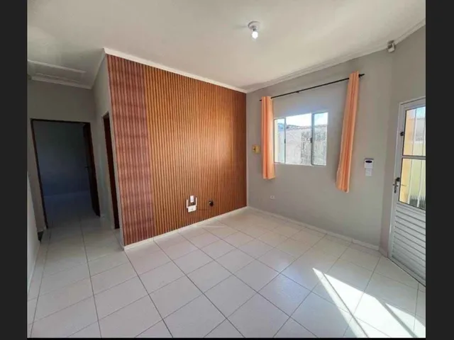 Imagem: A casa possui 2 Dormitórios, 1 Suíte, 1 Banheiro, 3 Vagas