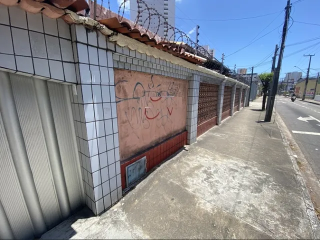 Imagem 3: Casa Plana À Venda no Bairro Joaquim Távora, Terreno Comercial de Esquina, 7 Quartos
