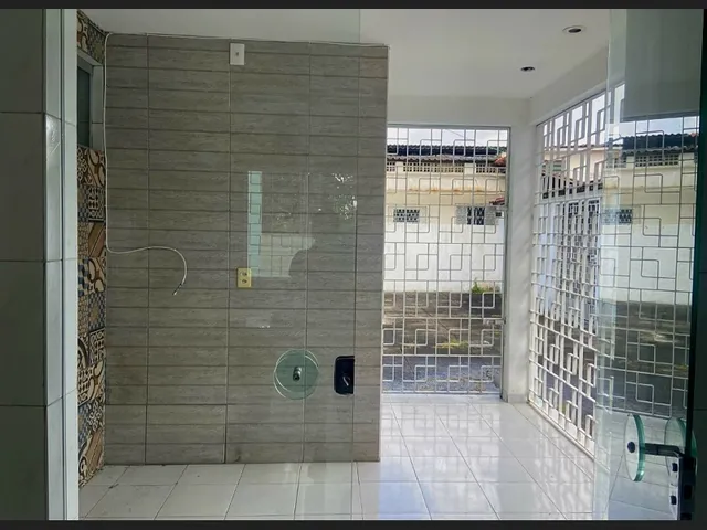 Imagem 2: Aluga-Se Casa, 3 Quartos, com Beco e Quintal, no Centro