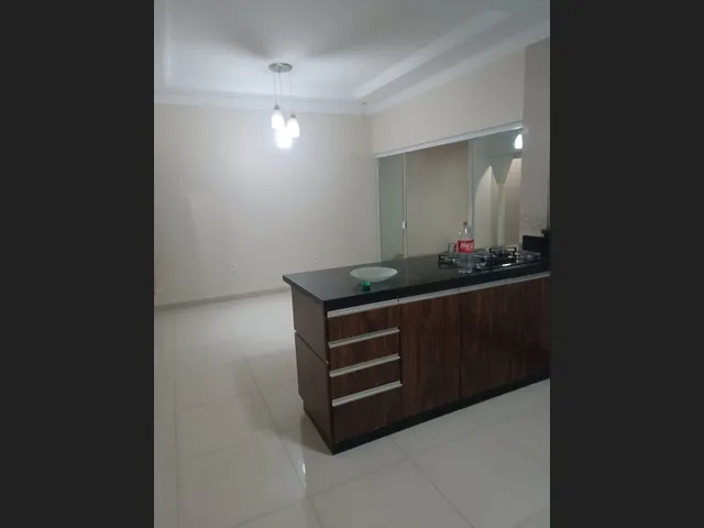 Imagem 2: Casa de Alto Padrão para Aluguel com Suíte, 4 Quartos e Espaço Gourmet