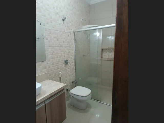 Imagem 4: Casa de Alto Padrão para Aluguel com Suíte, 4 Quartos e Espaço Gourmet