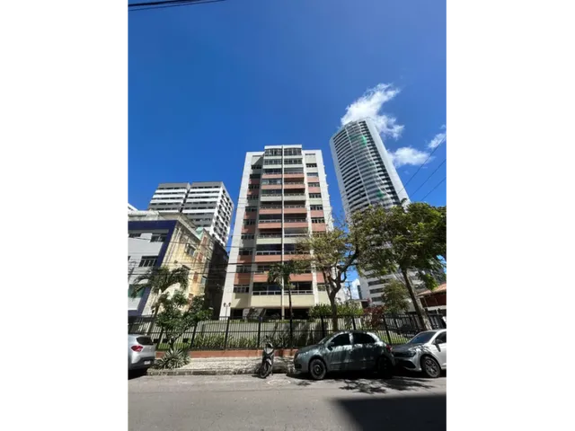 Imagem 1: Apartamento de Luxo com 4 Quartos e Vista para o Mar