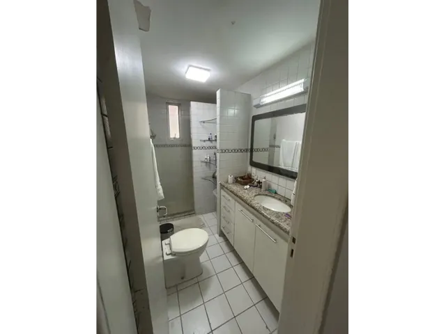 Imagem 8: Apartamento de Luxo com 4 Quartos e Vista para o Mar