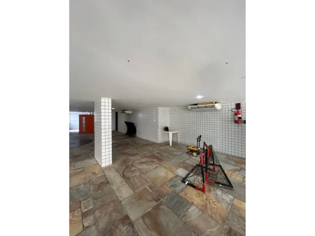 Imagem 4: Apartamento de Luxo com 4 Quartos e Vista para o Mar