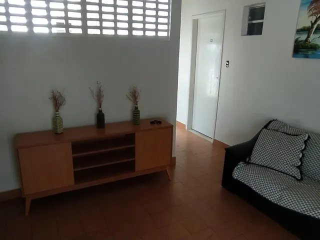 Imagem: A casa possui 11 Dormitórios, 2 Banheiros, 6 Vagas na