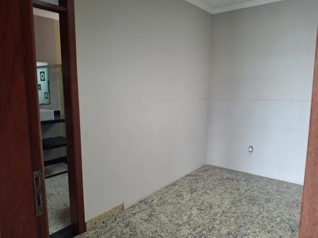 Imagem 2: Casa 4 Quartos Sendo 3 Suítes Bairro Marco - Tv. Estrela Próx João Paulo - 2Pav+Subsolo