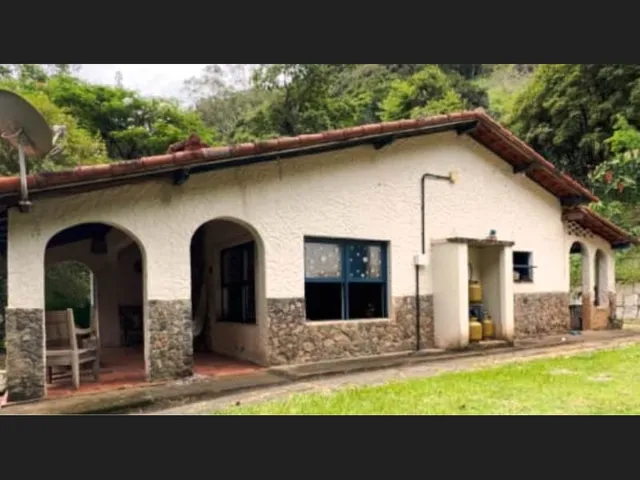 Imagem: Casa com 03 Quartos em Areal/Rj