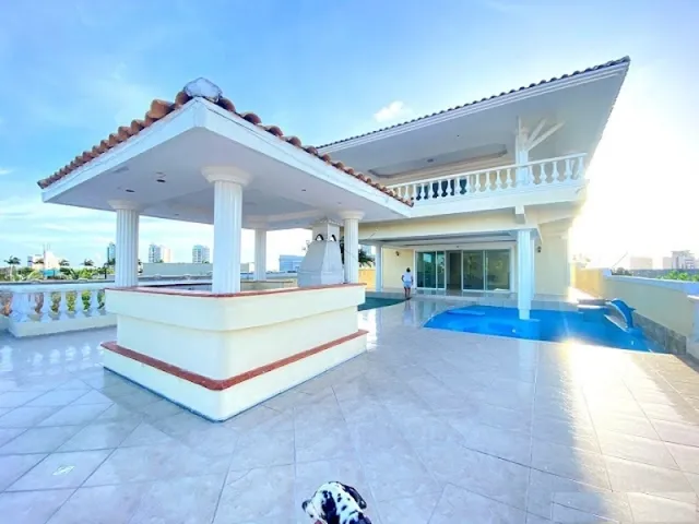 Imagem 2: Casa Duplex no Bairro Dunas com 3 Quartos, Vista Mar, 4 Vagas de Garagem, Piscina, Nascent