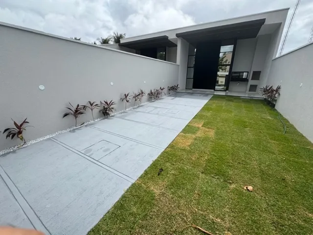 Imagem 4: Casa Plana Moderna com 3 Suítes, 3 Vagas de Garagem, Área Gourmet e Quintal na Sapiranga