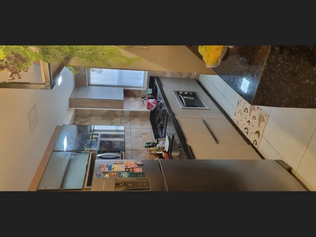 Imagem: O apartamento possui 2 Dormitórios, 1 Banheiro, 1 Vaga na