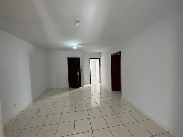 Imagem 5: Vendo Galpão Comercial com 2 Apartamentos de 3 Quartos Setor Leste Universitário