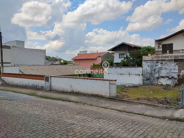 Imagem: O terreno possui 360m² de Área e está localizado em