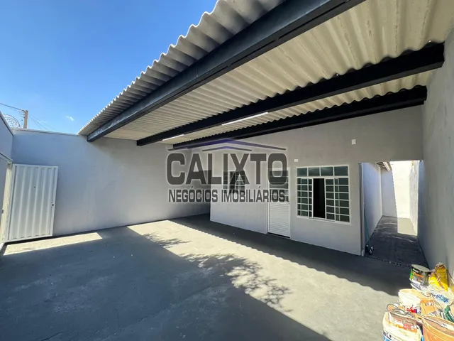 Imagem: A casa possui 2 Dormitórios, 1 Banheiro, 3 Vagas na