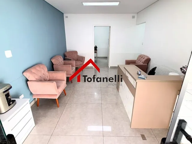 Imagem: A casa possui 4 Dormitórios, 1 Suíte, 3 Banheiros, 3 Vagas