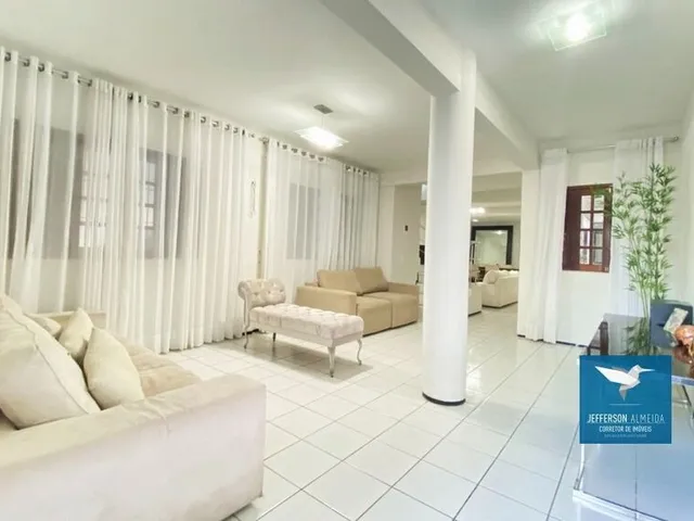 Imagem: Casa Duplex em Rua Pública com Deck e Piscina