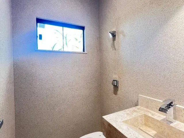 Imagem 4: Casa Térrea de Alto Padrão com Área de Lazer Completa em Localização Privilegiada!
