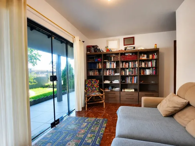 Imagem 2: Casa para venda em Centro com 3 quartos, sendo 1 suíte, 305m²