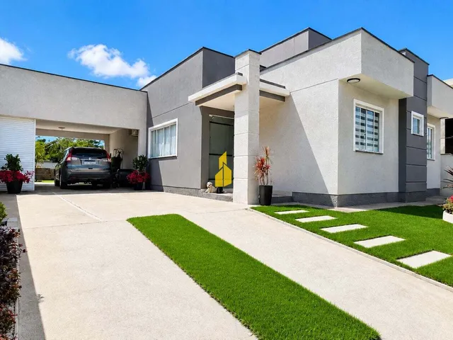 Imagem: Casa de alto padrão com piscina, porteira