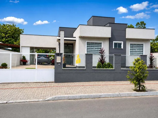 Imagem 5: Casa de alto padrão com piscina, porteira fechada e pronta para morar em uma das