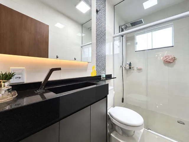 Imagem 10: Casa de alto padrão com piscina, porteira fechada e pronta para morar em uma das