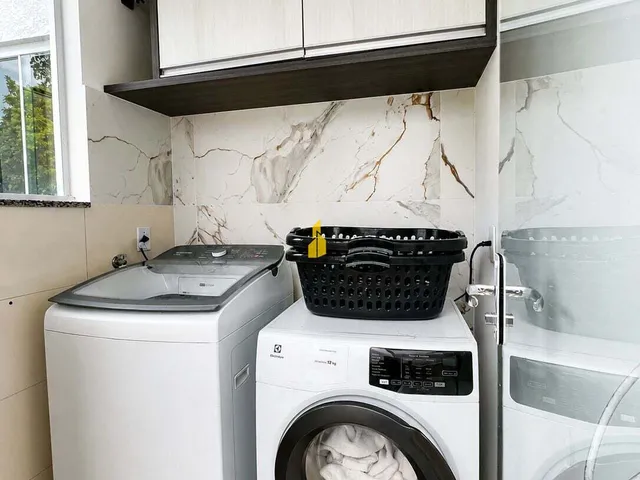 Imagem 4: Casa de alto padrão com piscina, porteira fechada e pronta para morar em uma das