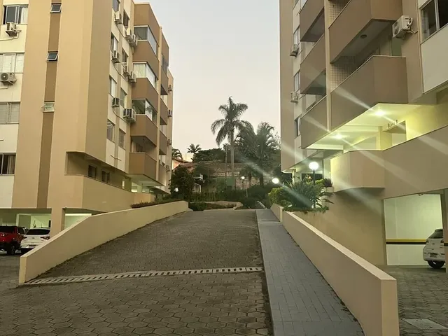 Imagem: Apartamento à venda no bairro Carvoeira
