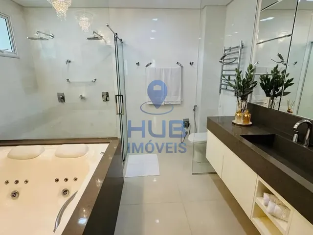 Imagem 11: Apartamento com 4 dormitórios sendo 4 suítes e 3 vagas de garagem em Itapema/SC