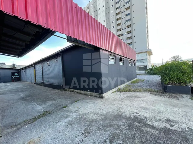 Imagem 2: Sala comercial com 4 banheiros