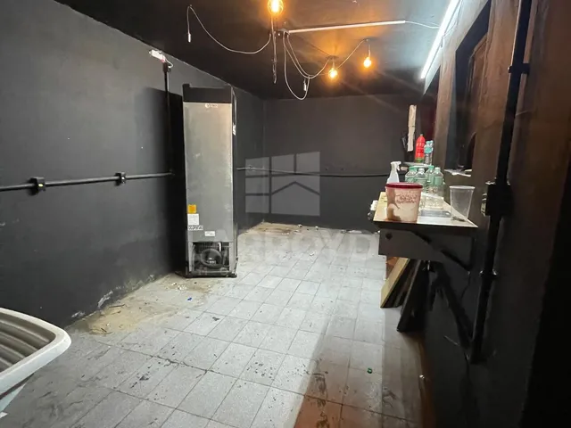 Imagem 7: Sala comercial com 4 banheiros