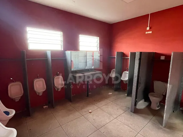 Imagem 13: Sala comercial com 4 banheiros