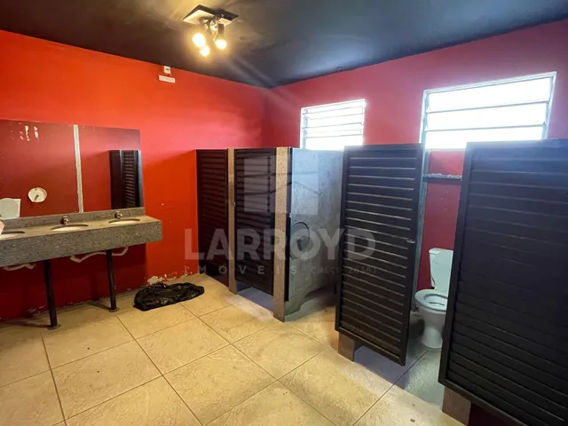 Imagem 4: Sala comercial com 4 banheiros