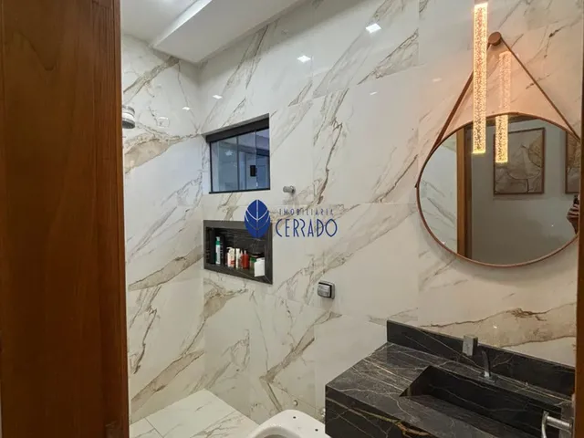 Imagem 2: Casa Moderna À Venda no Residencial Villa Bella: 3 Quartos, Suíte e Espaço Gourm