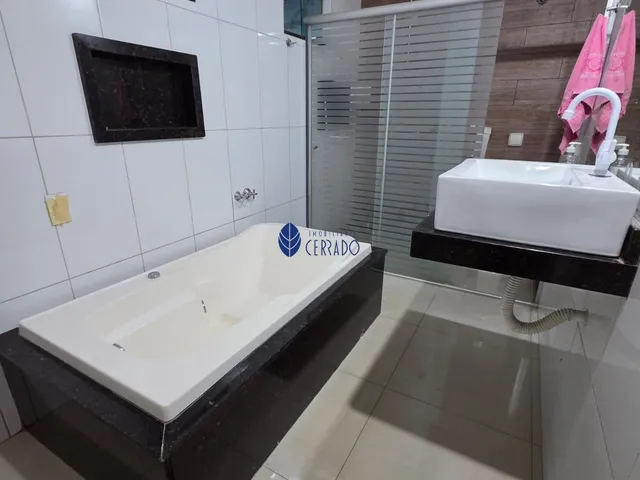 Imagem 9: Casa à Venda no Anápolis City – Exclusividade e Segurança em Rua Fechada