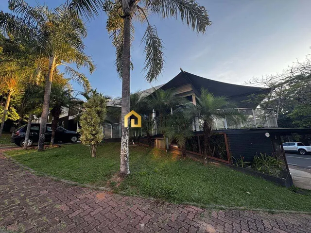 Imagem: A loja possui 3 Banheiros, 8 Vagas na garagem, 546m² de