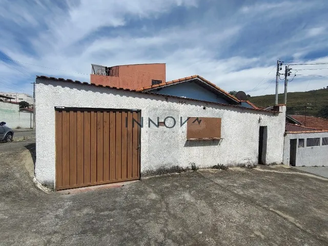 Imagem: A casa possui 2 Dormitórios, 1 Banheiro, 2 Vagas na