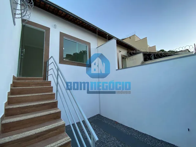 Imagem: A casa possui 2 Dormitórios, 1 Banheiro, 1 Vaga na