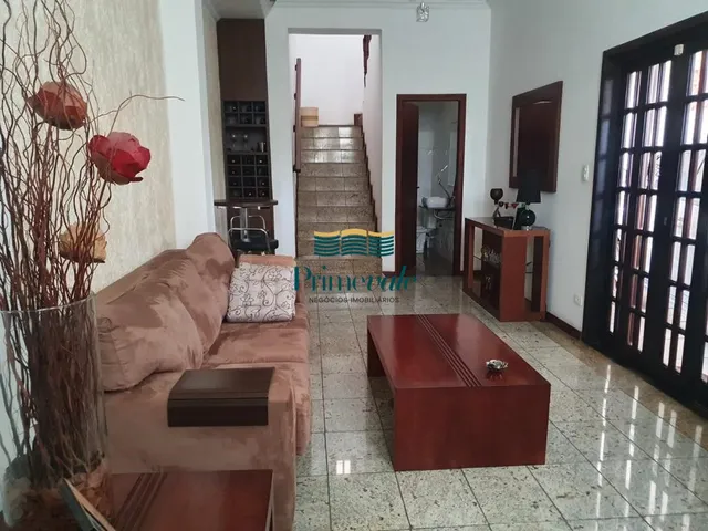 Imagem: A casa possui 3 Dormitórios, 1 Suíte, 2 Banheiros, 2
