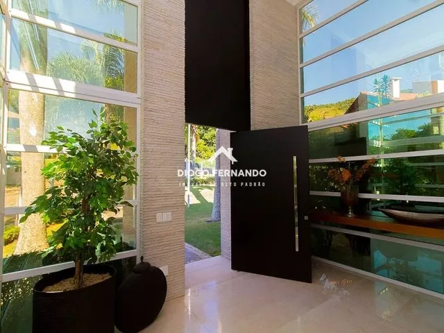 Imagem 4: Linda Casa Alto Padrão com Vista Mar na Praia Brava em Florianópolis